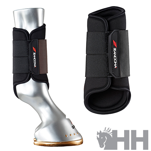 Proteção equina preta acolchoada com fecho ajustável ZANDONA em pé metálico prateado