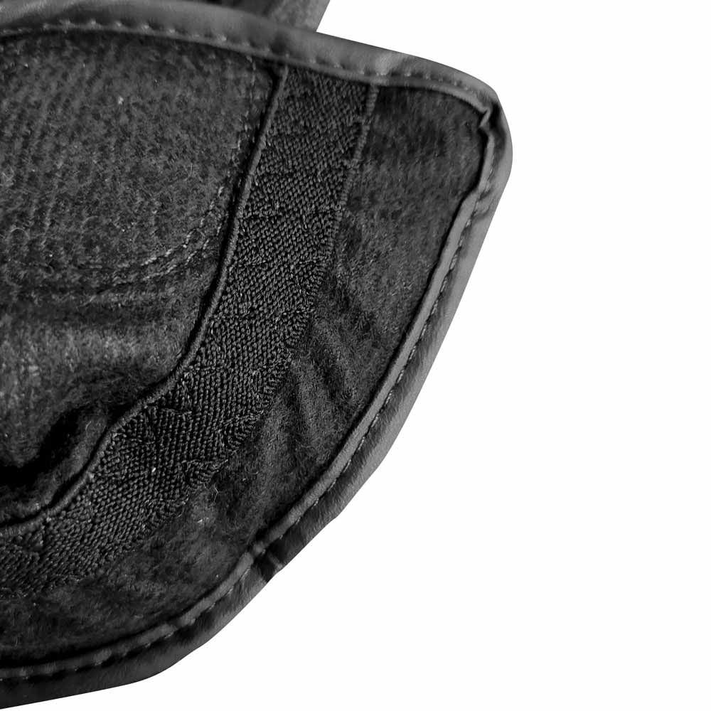 Parte de uma luva preta com tecido felpudo e costuras visíveis