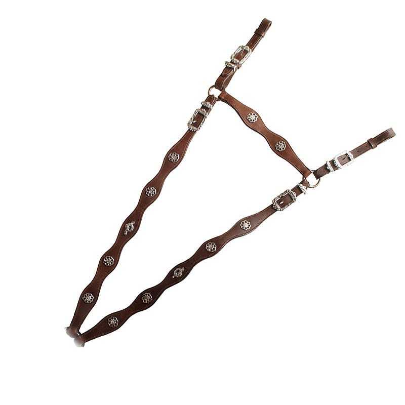 Correia em couro castanho com aplicações metálicas e fivelas