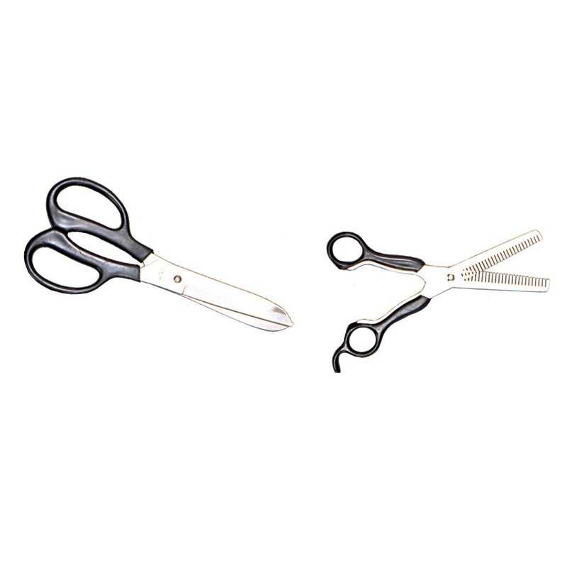 Duas tesouras de lâminas metálicas e punhos pretos, incluindo uma tesoura de desbaste.