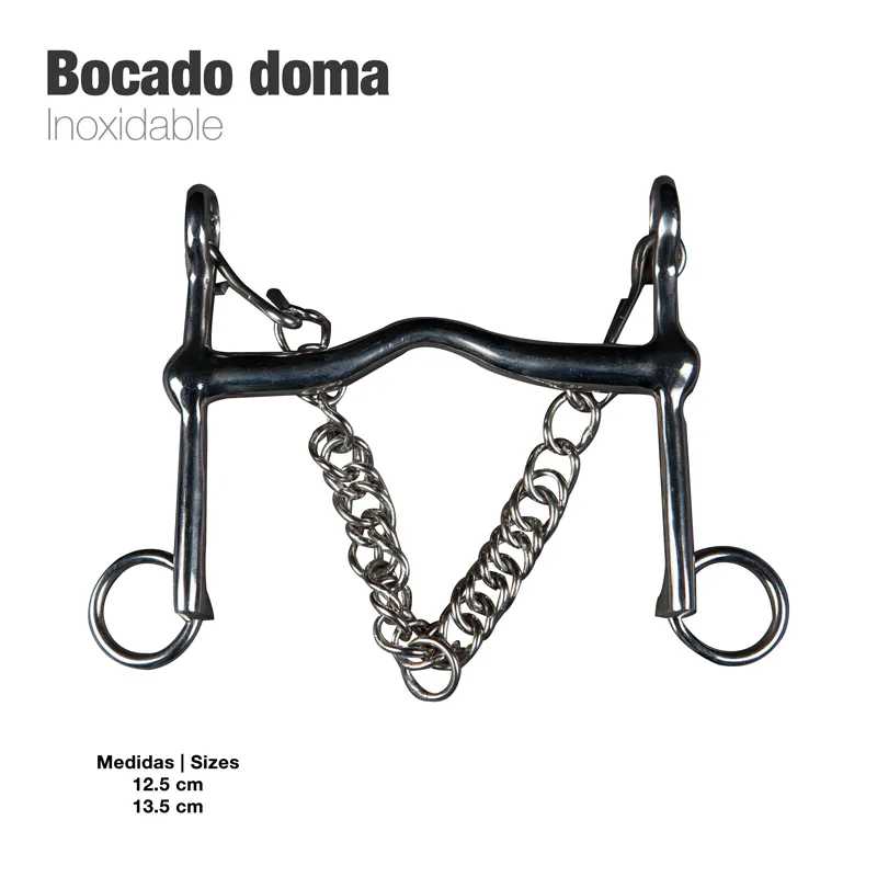 Bocado doma inox com corrente e argolas em fundo branco