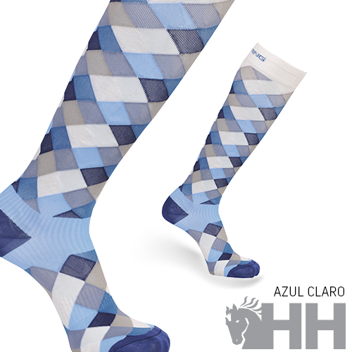 Meias compridas com padrão de losangos em tons azuis e cinza