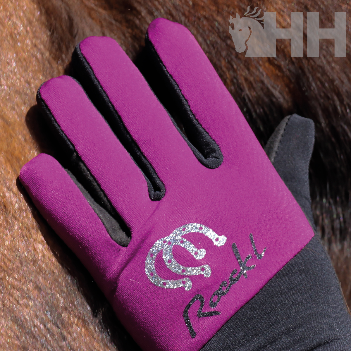 Luva desportiva vinho com texto Roeckl em prateado