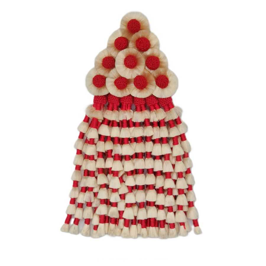 Produto artesanal decorativo em fios bege e vermelho com franjas