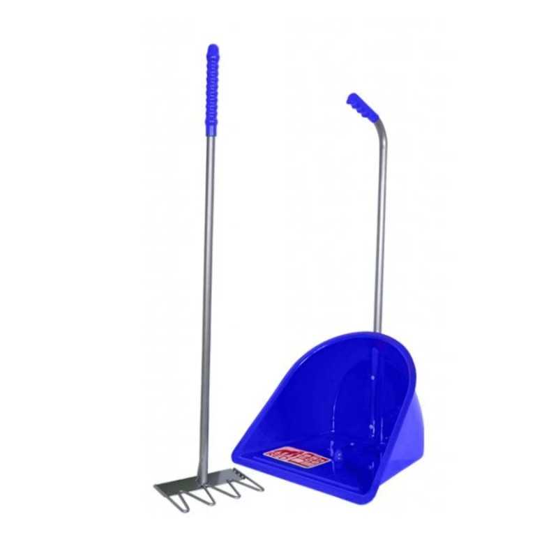 Utensílios de limpeza com cabo metálico e punho azul, ancinho e pá de plástico azul