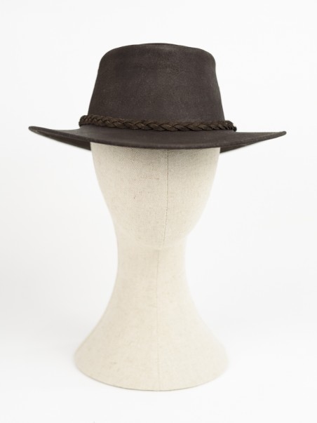 Chapéu castanho estilo cowboy com trança decorativa