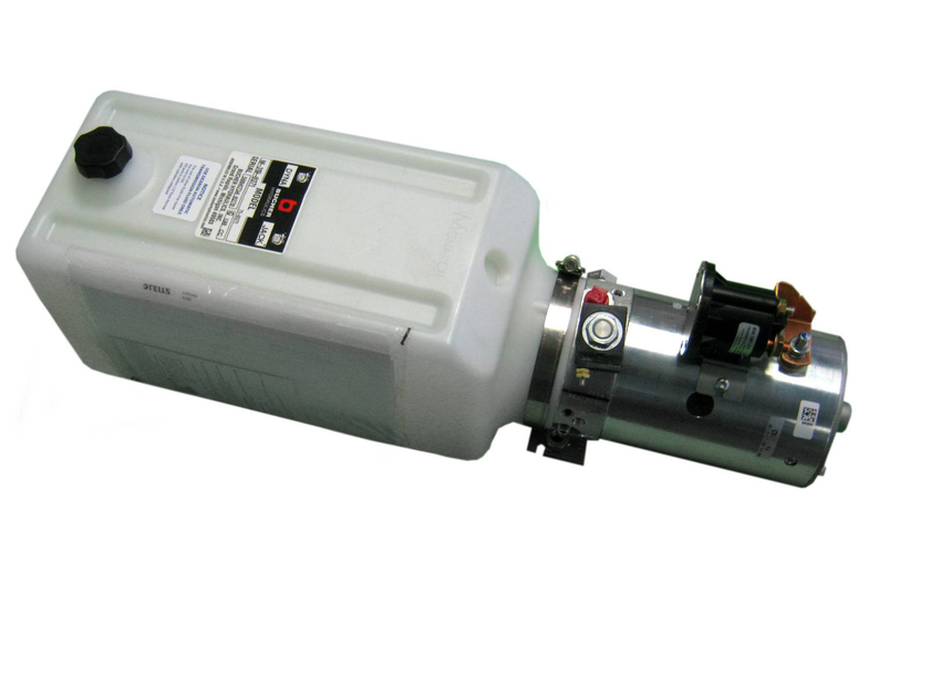 Tanque branco de plástico com motor metálico acoplado