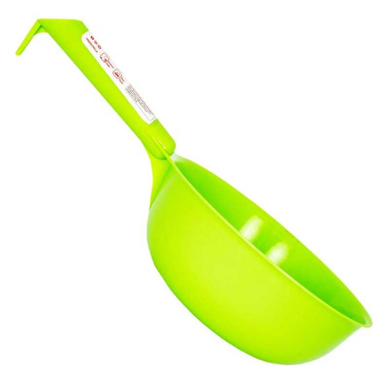 Concha verde-limão de plástico com cabo e etiqueta no cabo