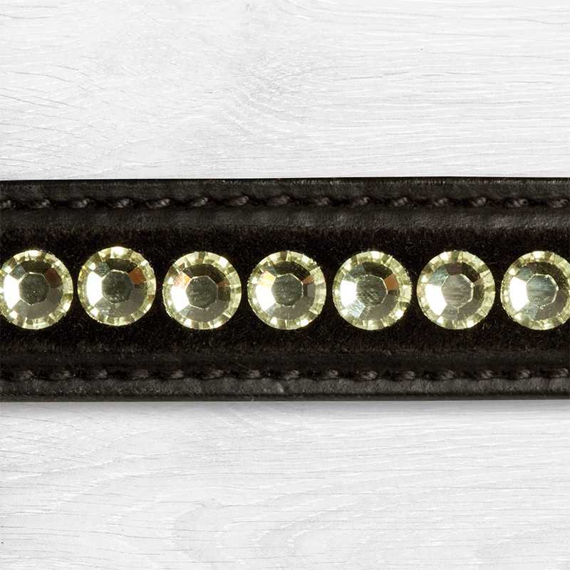 correia preta em couro com cristais redondos brilhantes