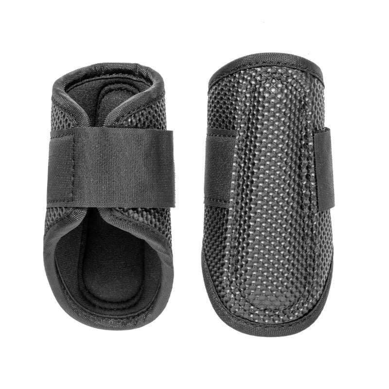 Protetores pretos para patas de cavalos com velcro e textura antiderrapante.