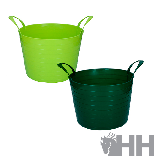 Dois baldes de plástico verde claro e verde escuro com pegas e padrão de anéis horizontais