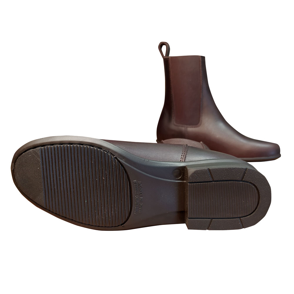 Par de botas Chelsea castanhas com sola antiderrapante preta