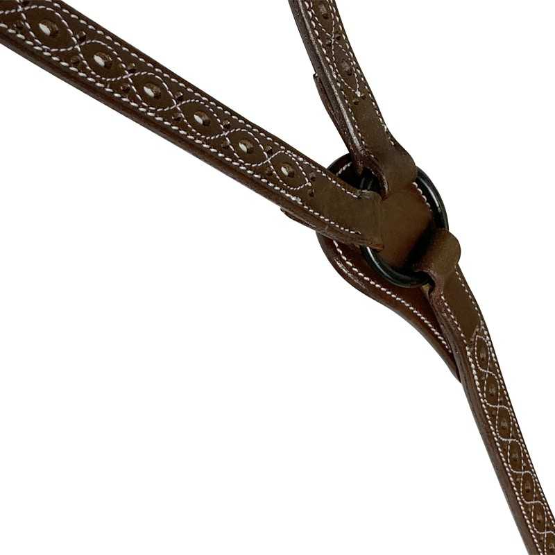 Estribo de couro castanho com costuras brancas e detalhe em metal preto