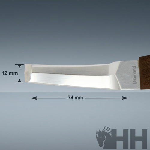 Peça metálica polida com cabo de madeira e a palavra Diamond gravada.