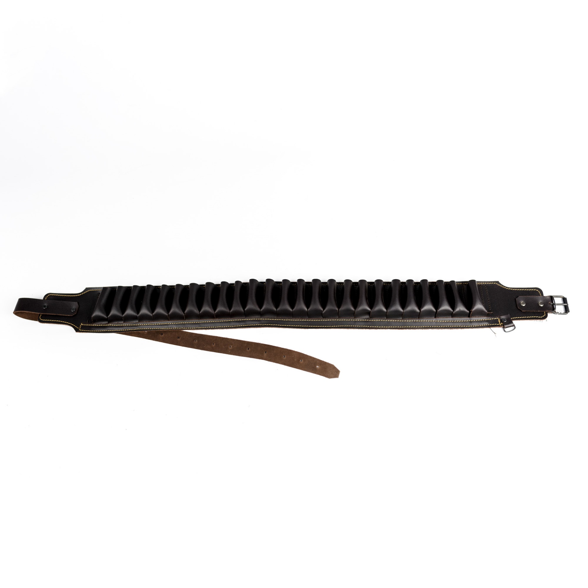 Cinto de munições em couro preto com fecho de fivela e compartimentos para balas.