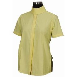 Camisa amarela clara feminina de manga curta com gola alta em manequim preto