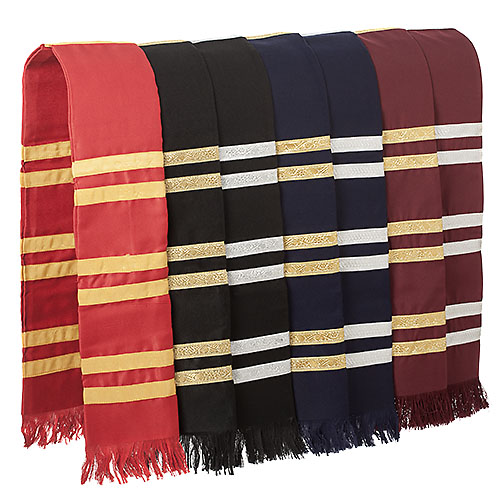 Cinco faixas compridas com franjas, em vermelho, preto, azul escuro e bordô, com faixas douradas ou prateadas horizontais