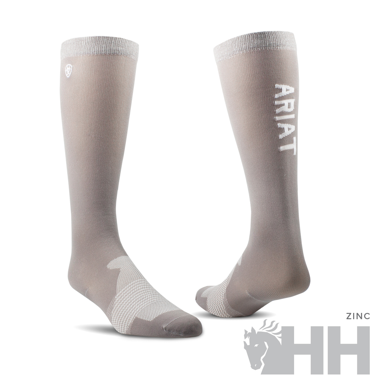 Par de meias cinza claro com texto ARIAT em branco