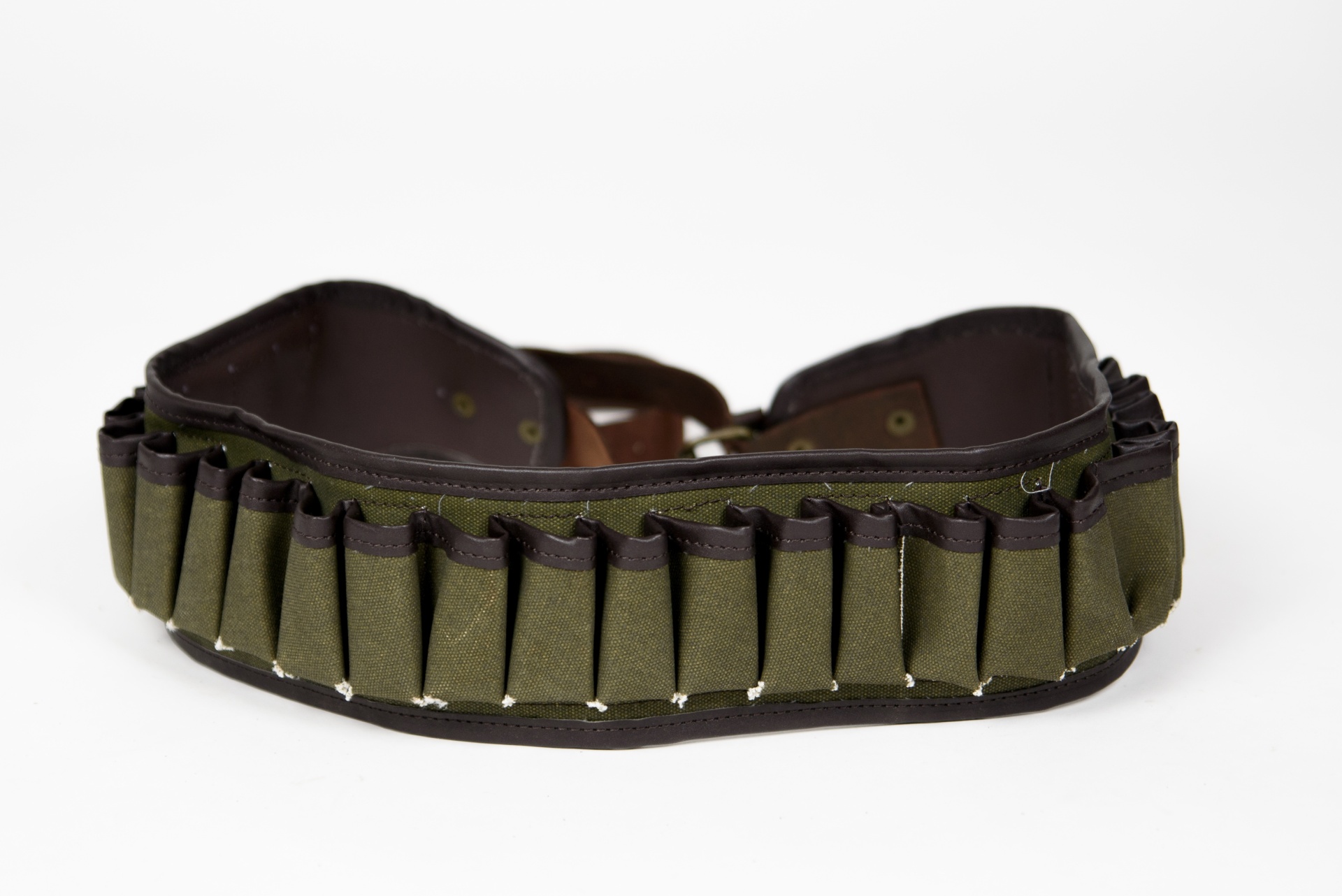 Cartucheira verde com compartimentos para cartuchos