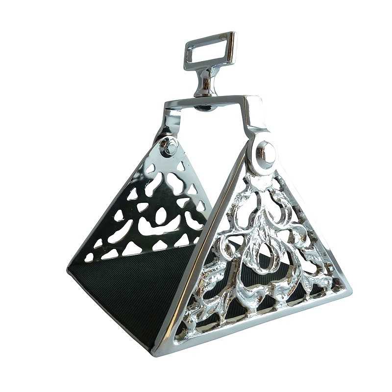 Suporte pirâmide de metal cromado com padrão perfurado e alça superior