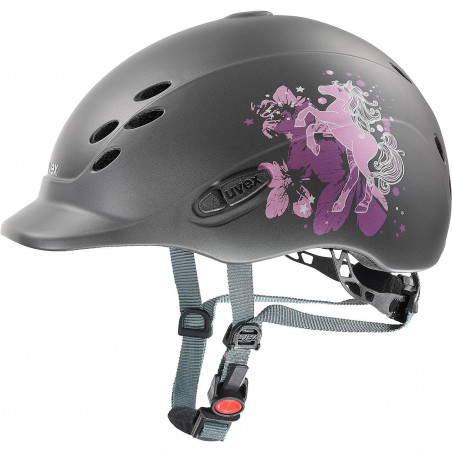 capacete cinzento com decoração de cavalo lilás e rosa e fecho de correia
