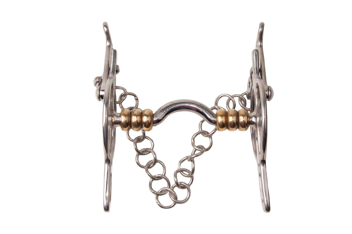 Freio de metal prateado com argolas douradas e corrente