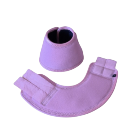 Conjunto de proteções cor de rosa em tecido macio com fechos de velcro
