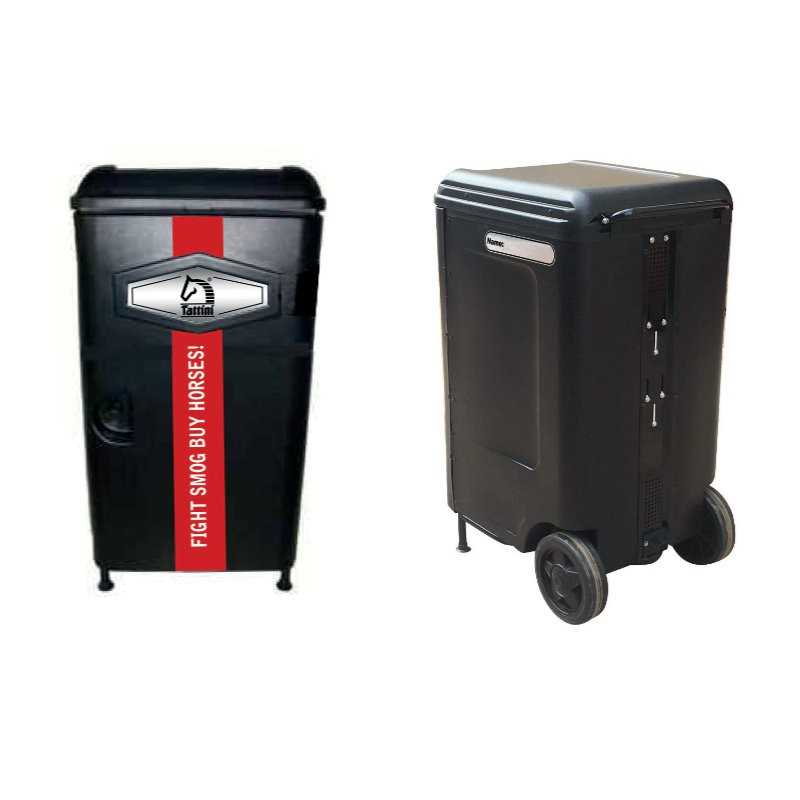 Dois carrinhos de armazenamento industriais pretos com rodas e texto vermelho em um deles