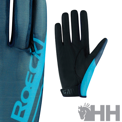 Par de luvas desportivas azul e preto com palavra ROECKL