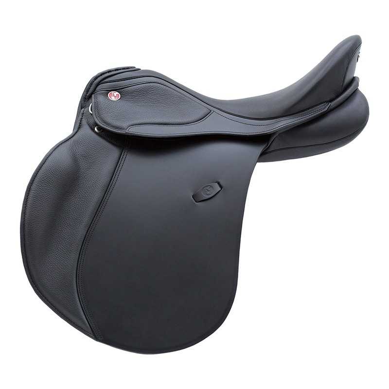 Sela de equitação preta em fundo branco