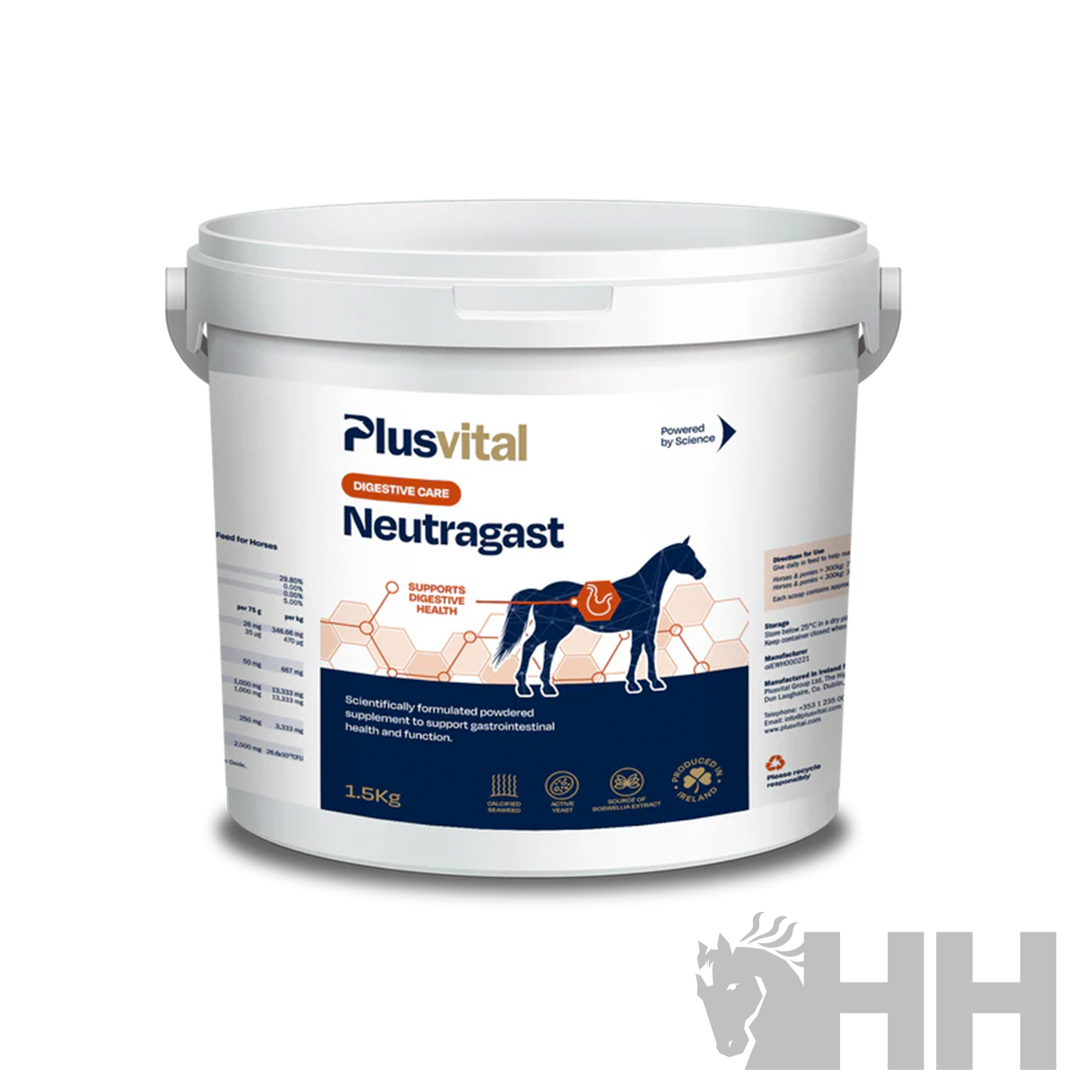 Baldes de plástico branco com etiqueta Plusvital Neutragast para cuidados digestivos de cavalos