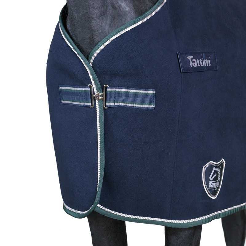 Capa azul escuro para cavalo com logo Tatini e fecho frontal metálico
