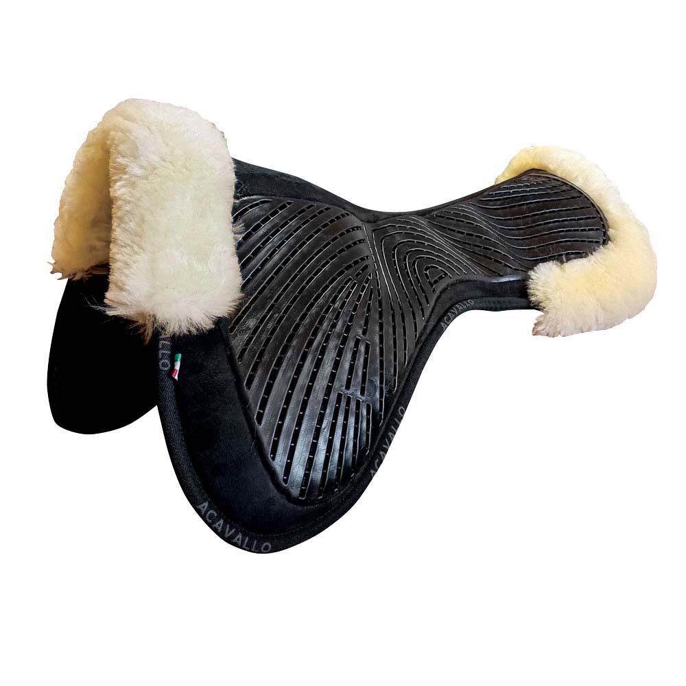 Almofada preta para sela de cavalo com texturas e forro de pelo sintético creme