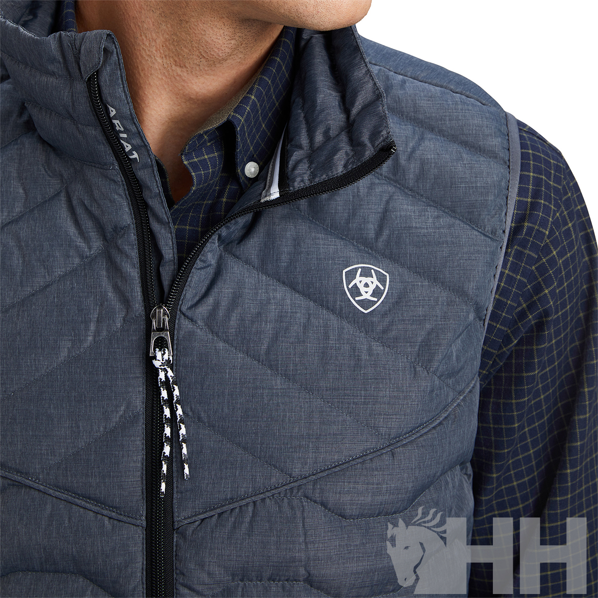 Colete acolchoado cinzento-azulado com logo Ariat branco