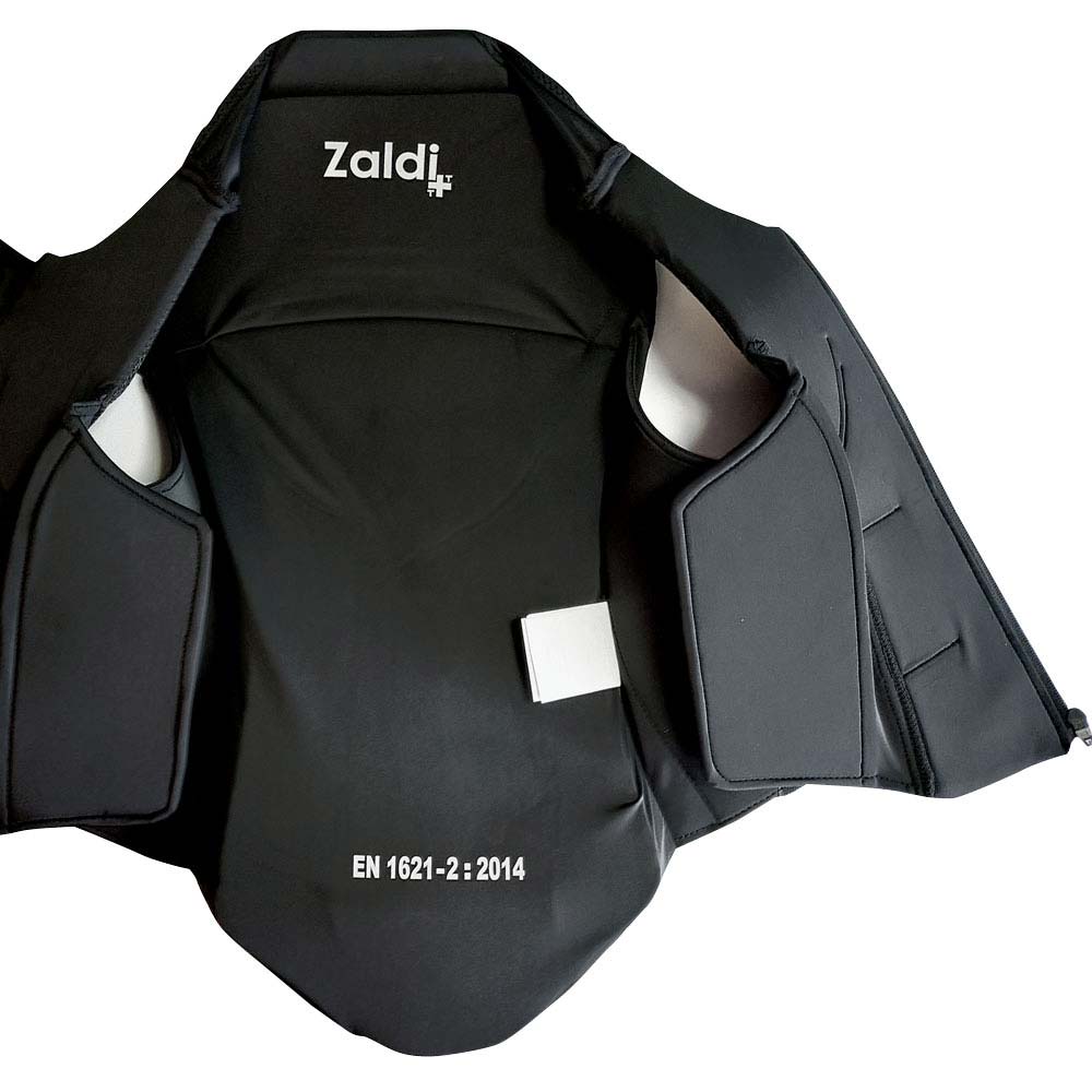 Proteção corporal preta com o texto Zaldi e EN 1621-2 : 2014