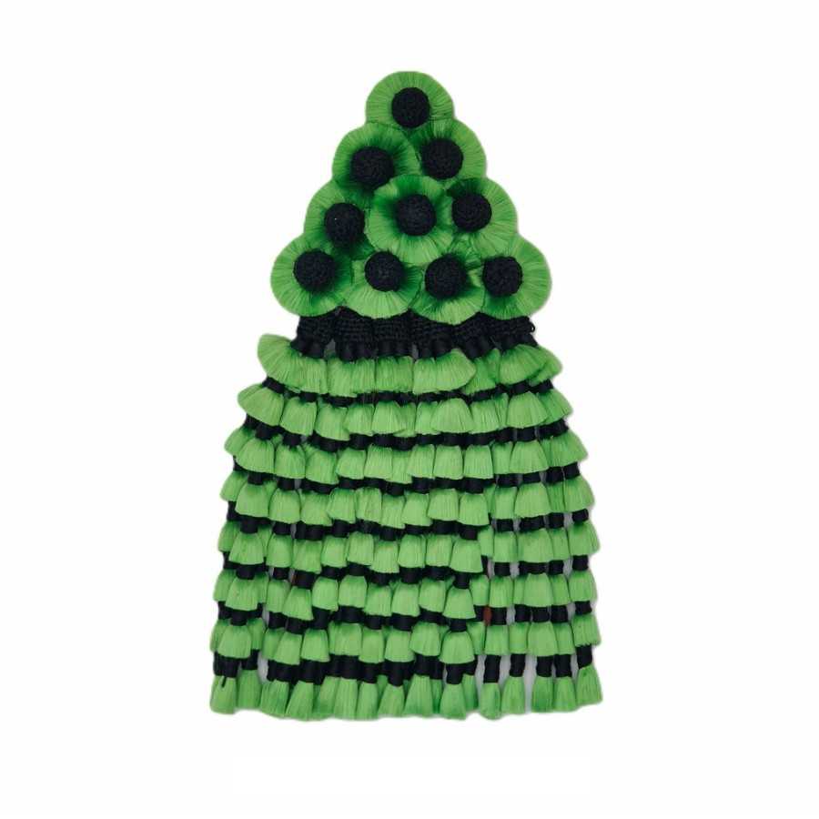 Brinco pendente verde e preto com franjas em forma triangular