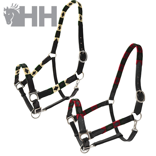 Dois cabrestos xadrez para cavalos com couro preto e fivelas metálicas