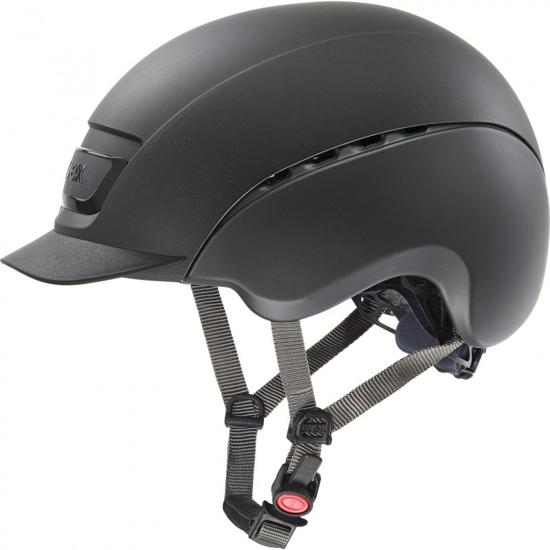 Capacete de proteção preto com cintas cinzentas e fecho vermelho.