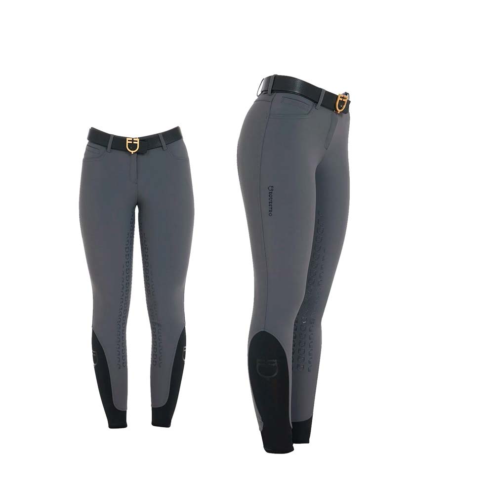 Calças de equitação cinza com cinto preto e fivela dourada