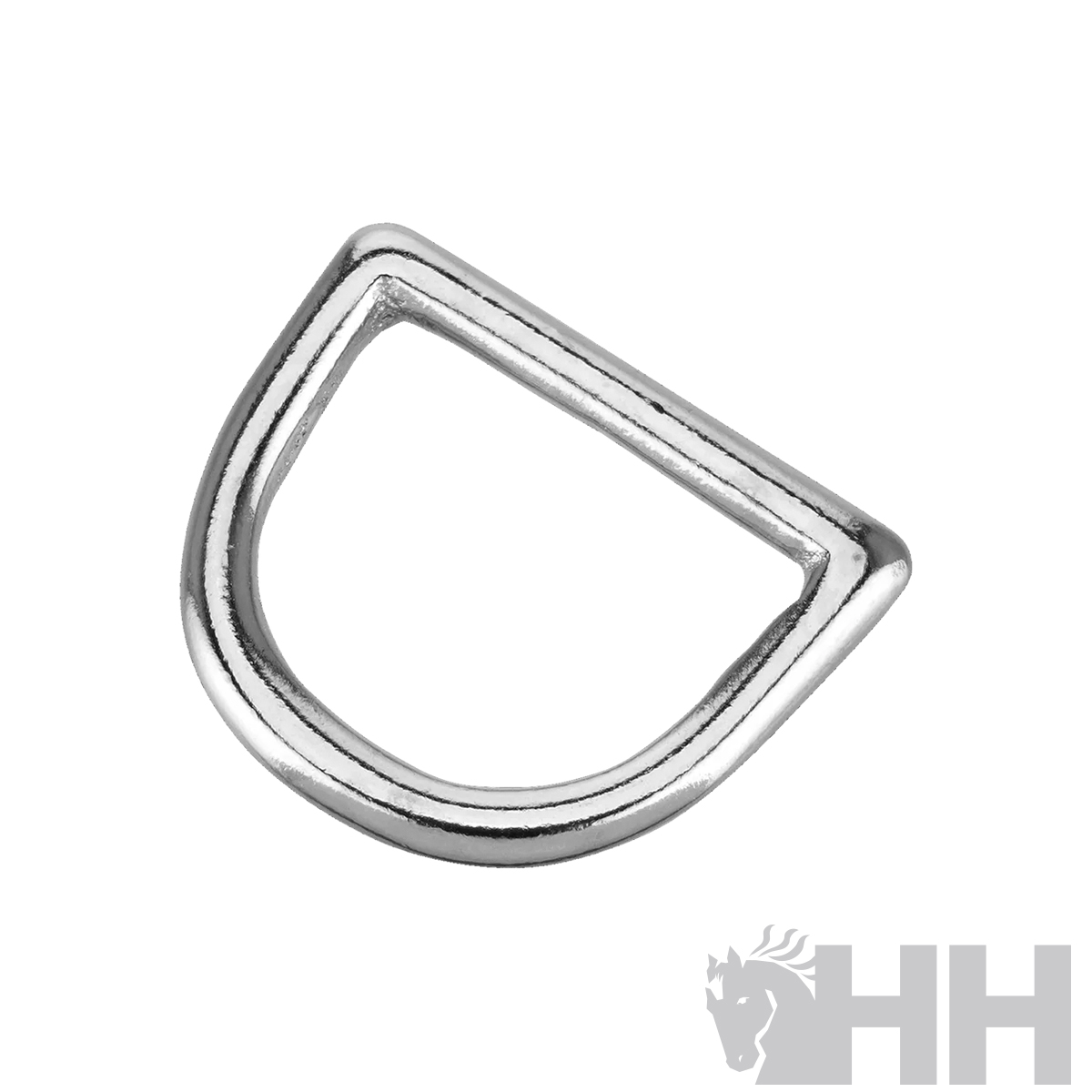 Argola metálica em formato de D prateada com logotipo HH em fundo branco