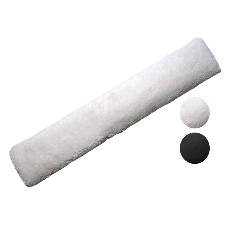 Rolinho comprido de tecido felpudo branco com duas amostras circulares brancas e pretas