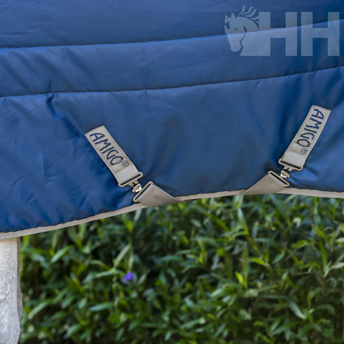 Cobertor azul para cavalo com alças cinzentas AMIGO e logotipo HH