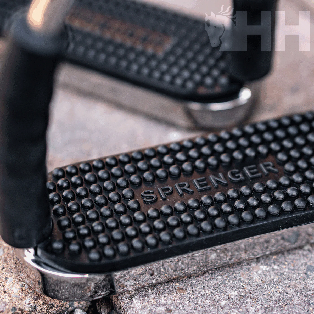 Estribo de equitação SPRINGER em metal preto com textura