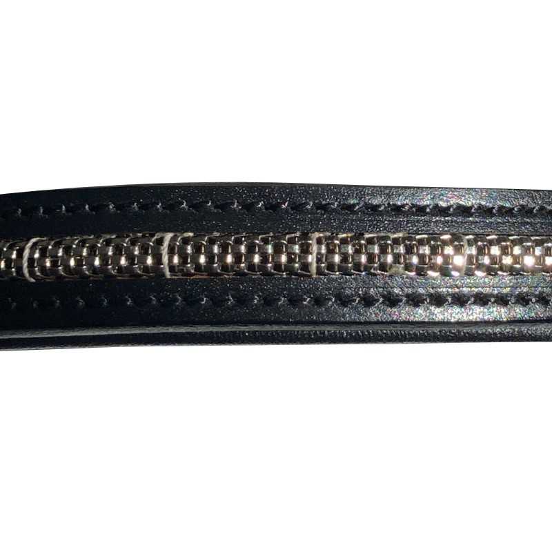 Cabo preto com inserção metálica prateada entrelaçada