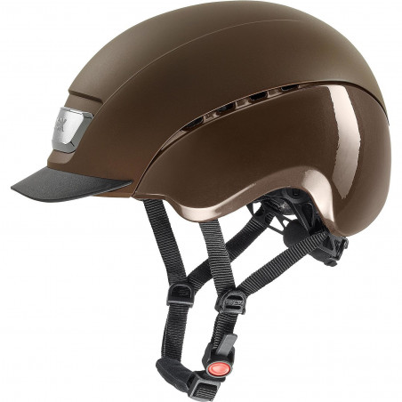 Capacete castanho brilhante para equitação com viseira preta e correias ajustáveis pretas.