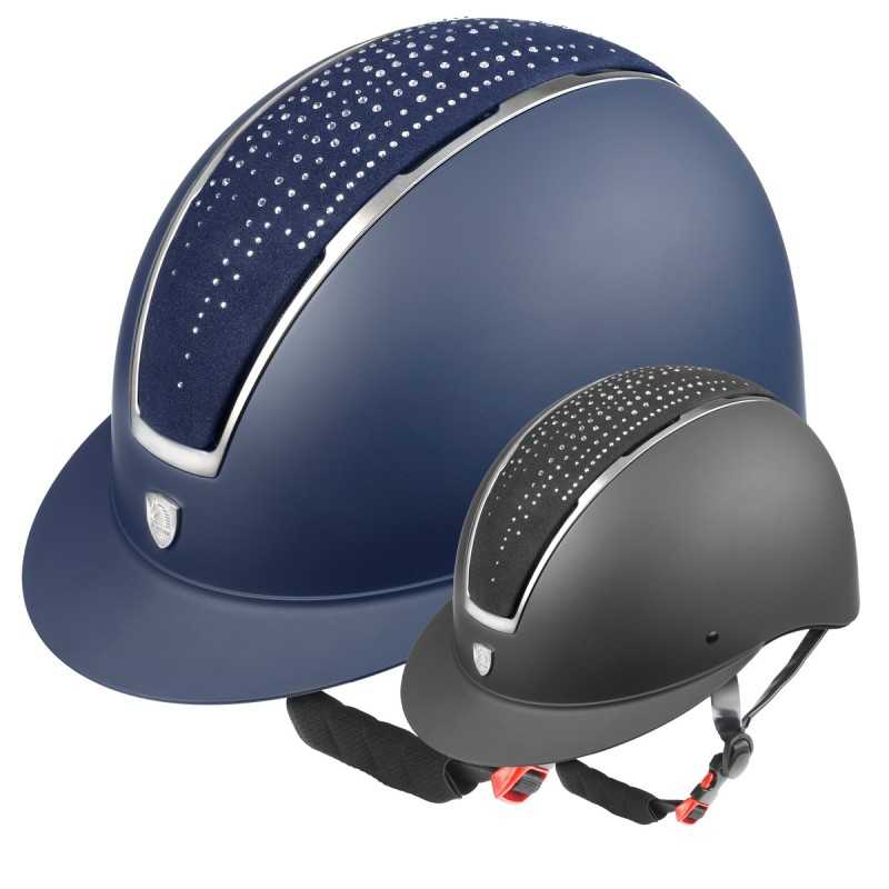 Dois capacetes de equitação azul escuro e cinza com detalhes pontilhados e faixas cromadas