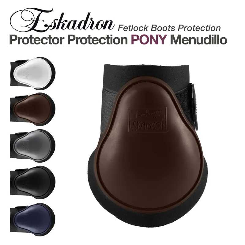 Proteções para cascos de pónei Eskadron em várias cores e material rígido com logo embutido.