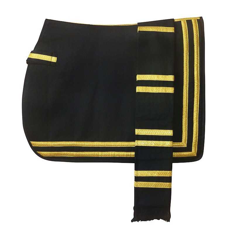Manta preta para cavalo com riscas douradas nas bordas e faixa adicional