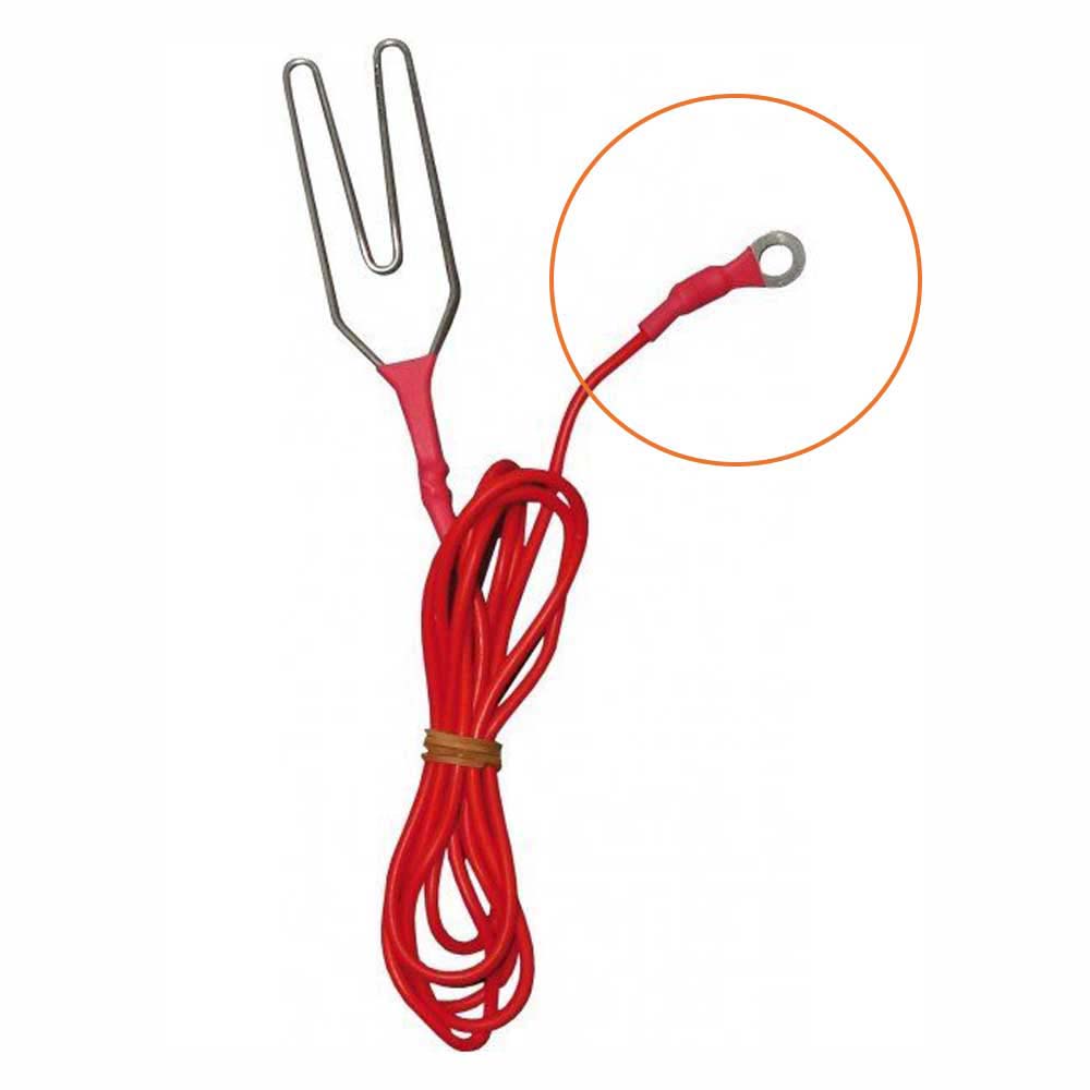 Cabo vermelho com garfo metálico e conector circular