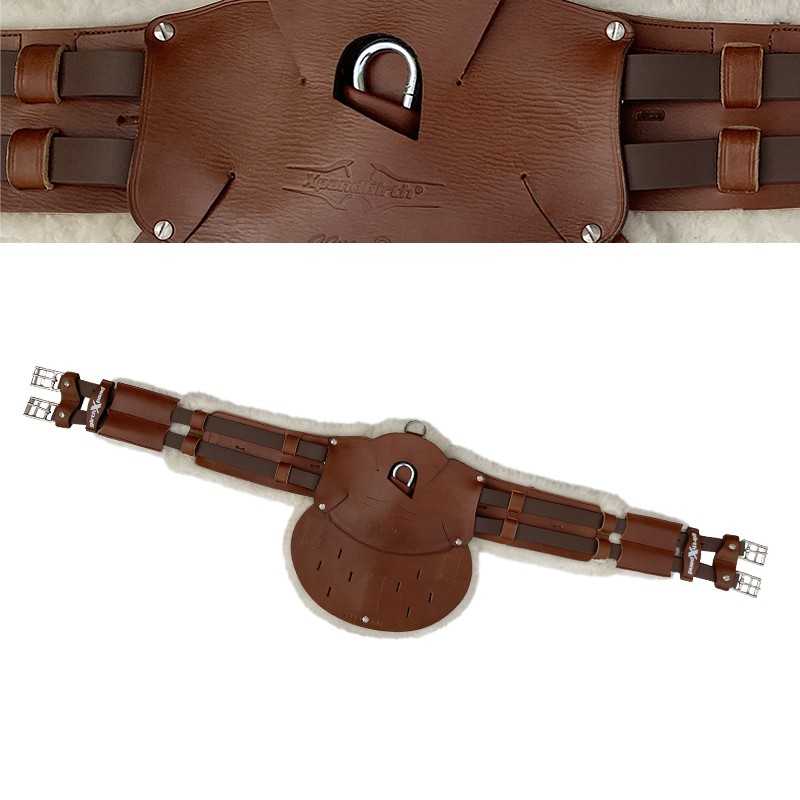 Cinto de couro castanho com bolso frontal e fivela metálica prateada